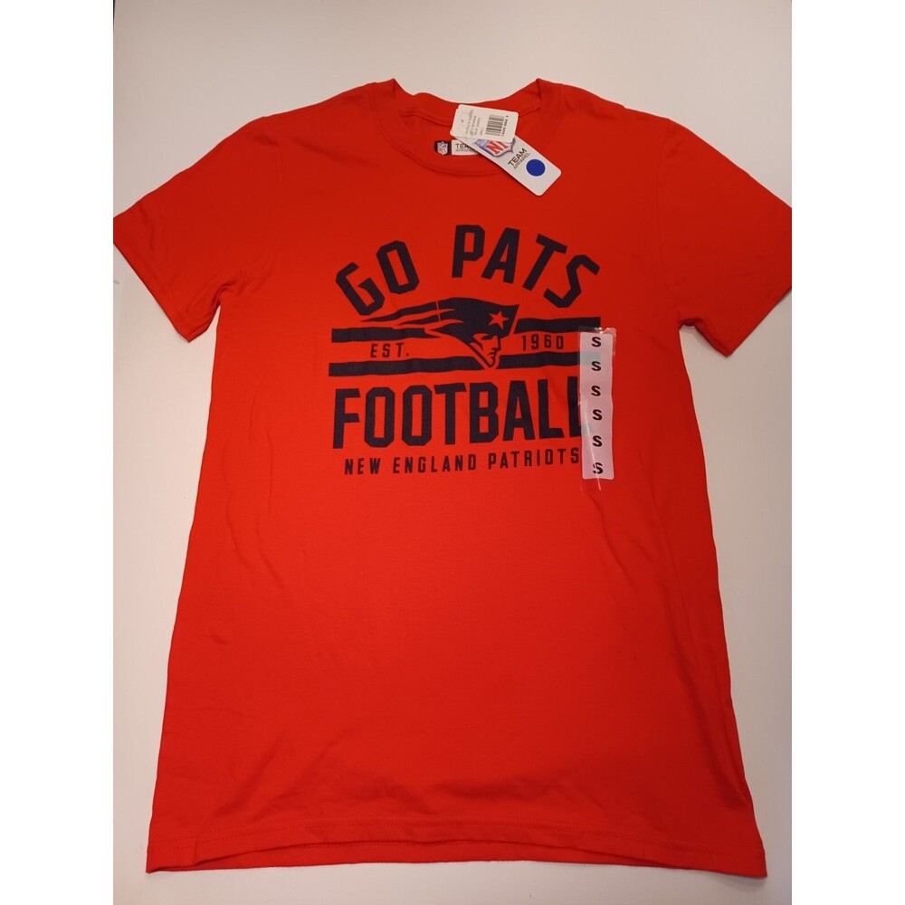 Mens NFL Tee Shirt New England Patriots GO PATS Football Tee Shirt Red Small New